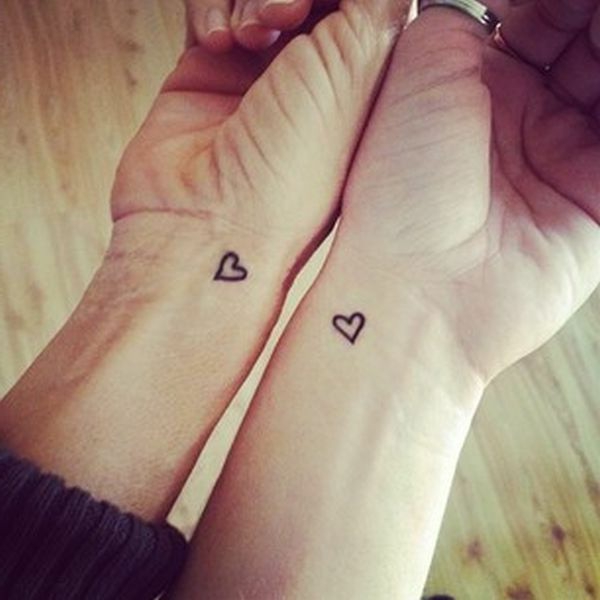 Tatouage Coeur Sur La Main petits coeurs