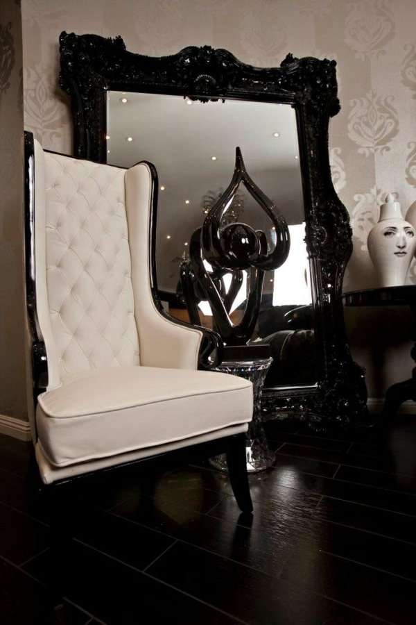 miroir-baroque-un-grand-miroir-et-un-fauteuil-vintage