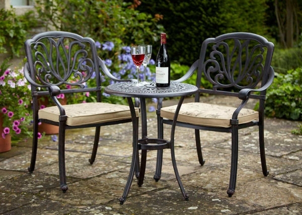 salon-de-jardin-en-aluminium-petite-table-ronde-et-deux-chaises