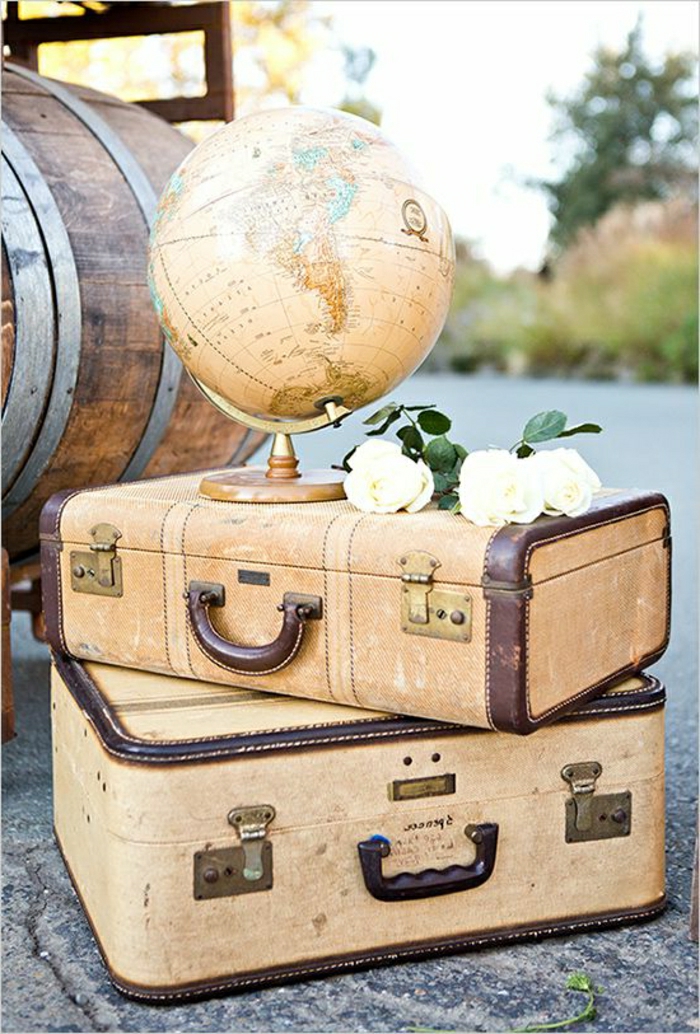 Déco-mignon-vintage-valise-roses-globe