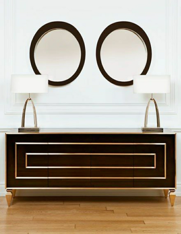 meuble-d-entrée-en-bois-noir-marron-lampe-blanche-sol-en-parquet-lampe-décorative