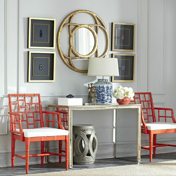 meuble-table-élégant-miroir-décoratif-lampe-blanche-décorative-chaise-rouge