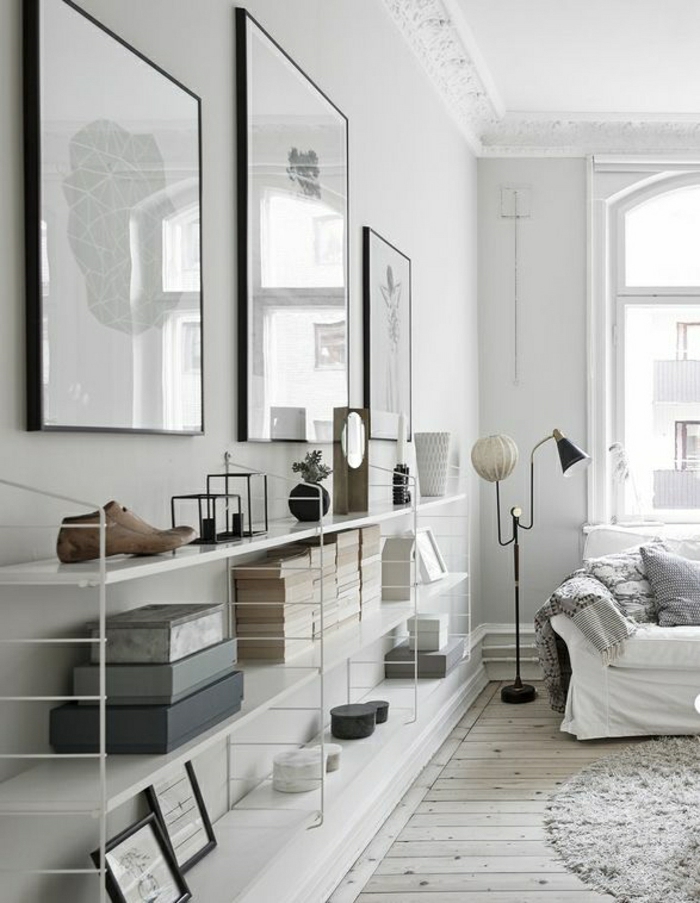 1-etagere-en-fer-forgé-blanc-photos-murales-sol-planchers-tapis-beige-mur-blanc-décoration