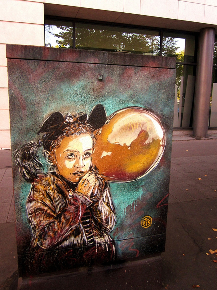 Art-urbain-C215-street-artiste-sa-fille-et-ballon