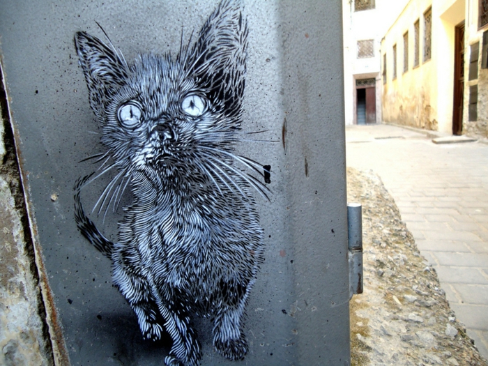 Street-artiste-rue-pochoiriste-C215-animaux-chat-noir-et-blanc