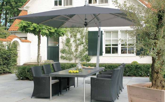 parasol-de-jardin-gris-parasol-rectangulaire-chaises-de-jardin-gris-table-de-jardin