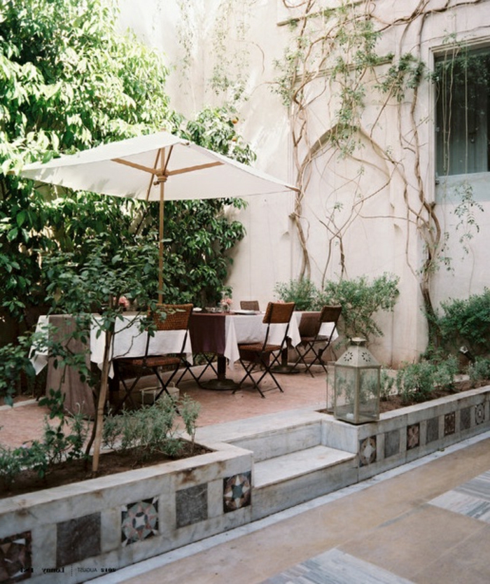 parasol-de-jardin-parasol-rectangulaire-de-couleur-blanc-jardin-table-de-jardin
