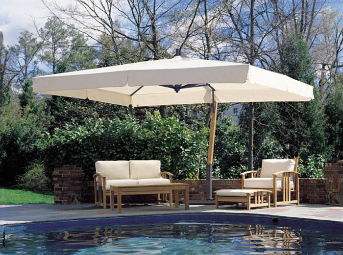 parasol-rectangulaire-de-couleur-blanc-piscine-moderne-jardin-maison-avec-jardin