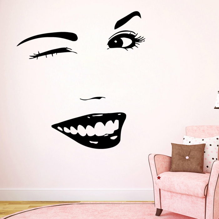 1-stickers-muraux-en-forme-de-visage-femme-canapé-rose-decoration-murale-tapis-rose