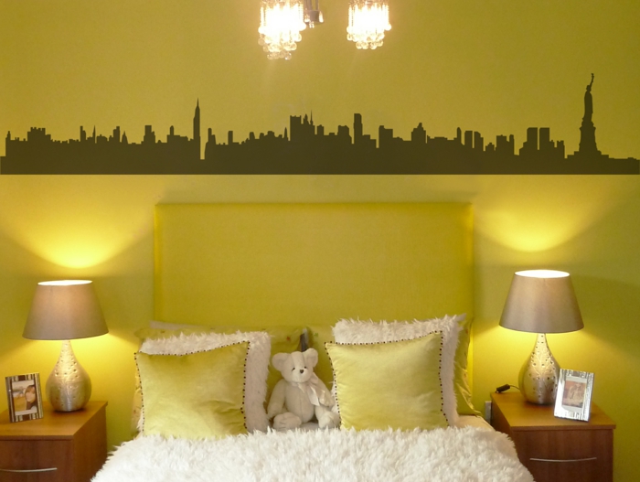 chambre-a-coucher-murs-jaunes-lit-dans-la-chambre-a-coucher-murs-jaunes-meubles-d-appoint