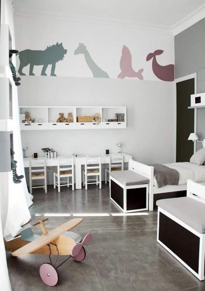 deco-murale-originale-murs-blancs-avec-stickers-muraux-en-forme-d-animals-meubles