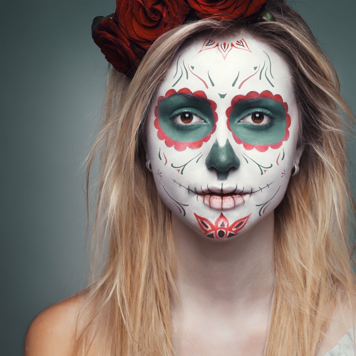maquillage-halloween-femme-maquillage-zombie-jolie-resized