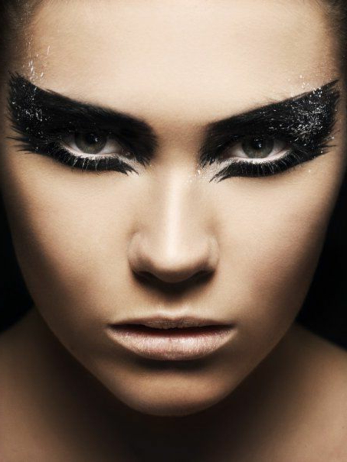 maquillage-pour-halloween-femme-maquillage-monstreux-femme-resized