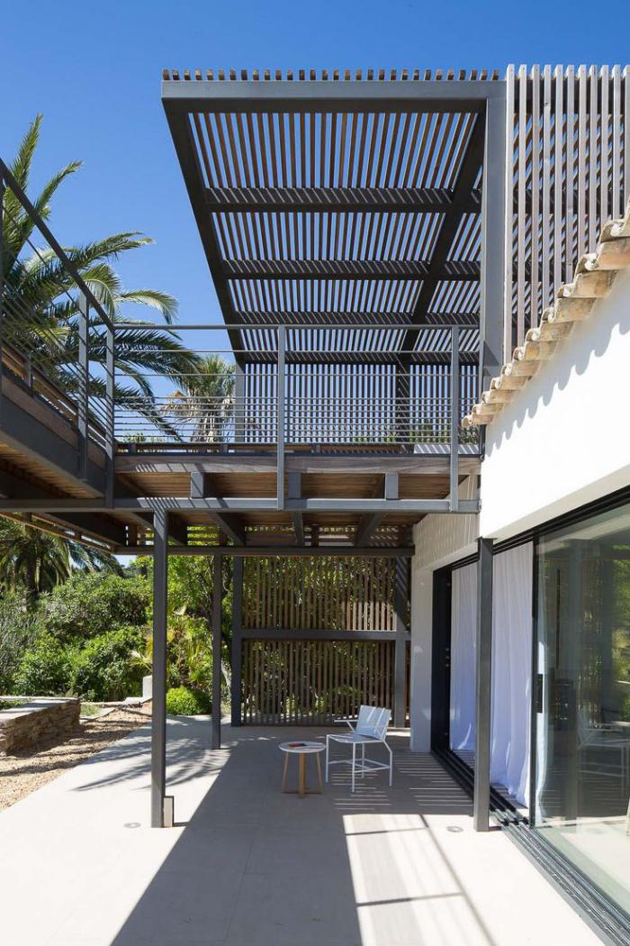 brise-soleil-terrasse-sur-toit-avec-brise-vent-moderne