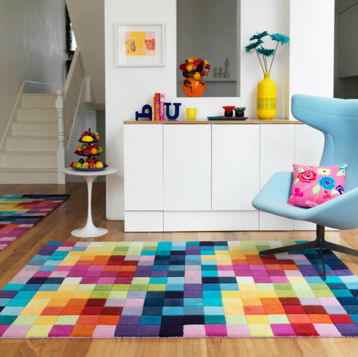 beau-design-salle-à-manger-bien-aménagée-tapis-coloré-couleurs-tapis