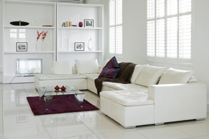 0-salon-blanc-meubes-en-cuir-blanc-carrelage-polis-carrelage-poli-brillant-blanc-table-basse-salon