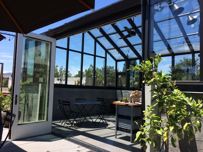 0-veranda-en-verre-joli-terasse-bioclimatique-en-verre-fenetres-en-verre-fabricant-veranda