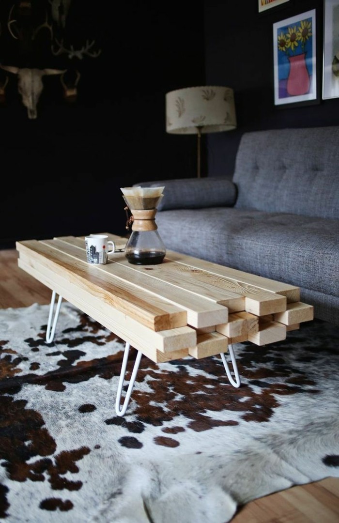 1-table-basse-design-en-bois-clair-dans-le-salon-tapis-en-peau-d-animal-table-basse-conforama