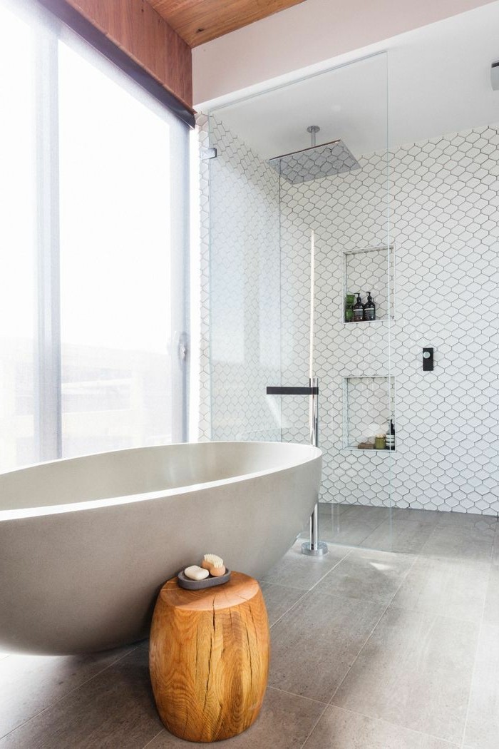 belle-idee-deco-salle-de-bain-cool-baignoir-ilot-baignoire-moderne-baignore