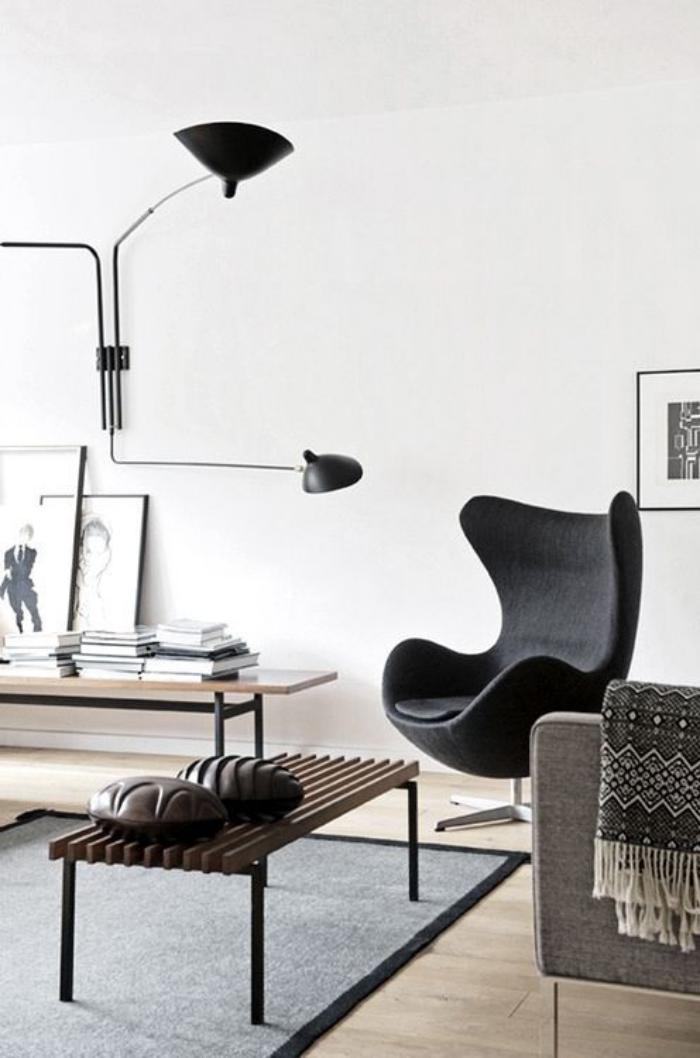 fauteuil-oeuf-noir-dans-une-pièce-style-scandinave