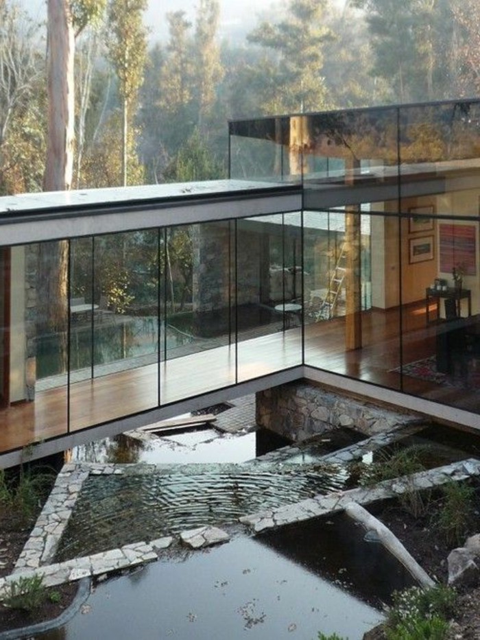 jolie-maison-contemporain-avec-grandes-fenetres-en-verre-veranda-bioclimatique-pergola-bioclimatique