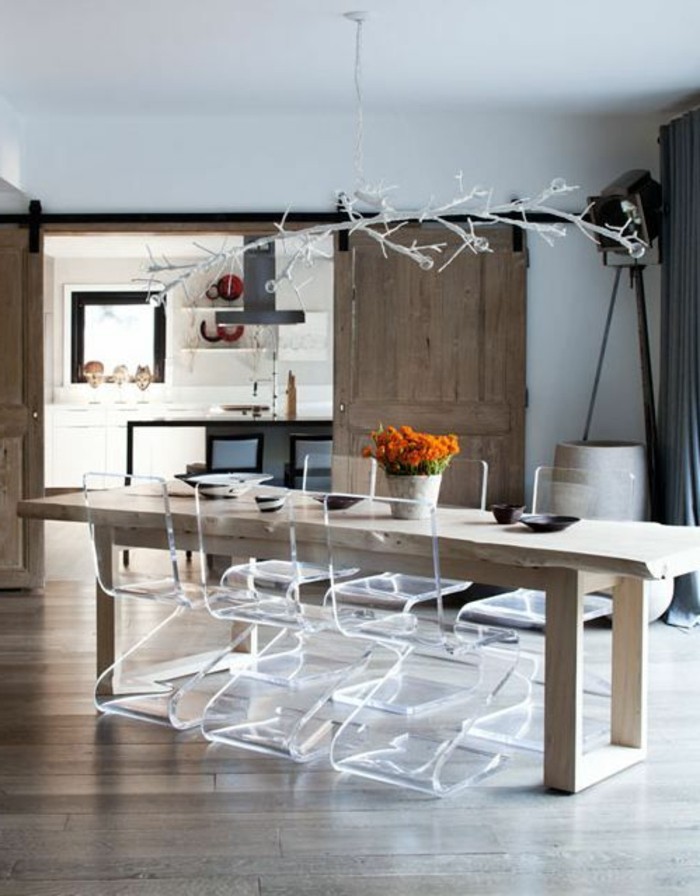 00-chaises-plexiglass-chaise-transparente-conforama-table-en-bois-clair-chaises-transparentes