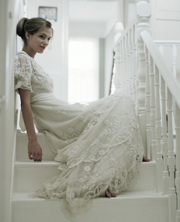 Belles-robes-de-mariee-vintage-robe-de-marie-chic-tenue-escaliers