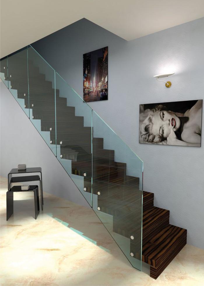 escalier-suspendu-rambarde-verre-portrait-de-Marilyn