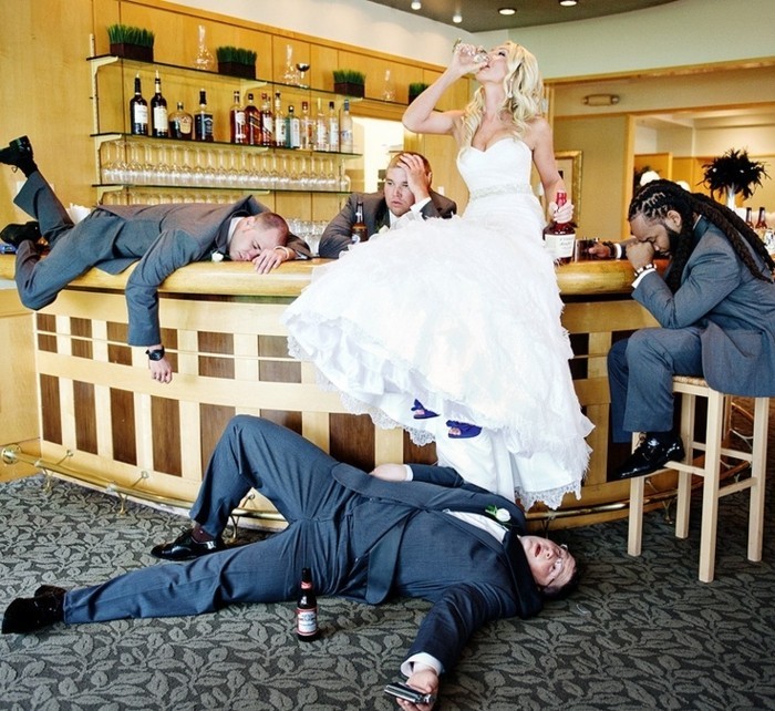 photo-de-mariage-original-photographe-mariage-paris-boire-de-l-alcool
