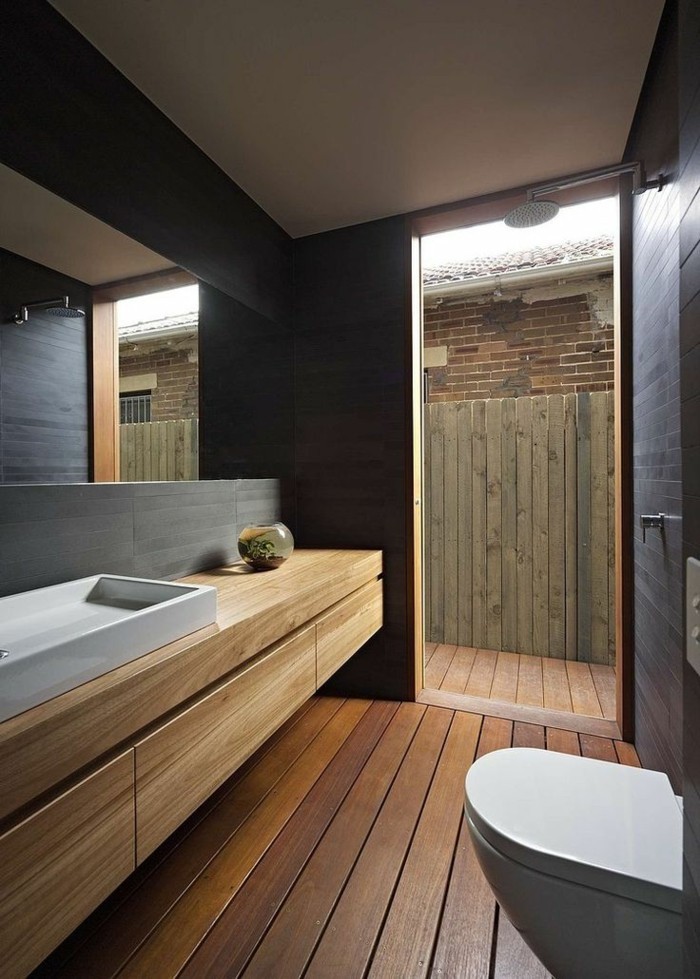 salle-de-bain-mobalpa-sol-en-planchers-en-bois-murs-gris-modele-de-salle-de-bain-a-l-italienne
