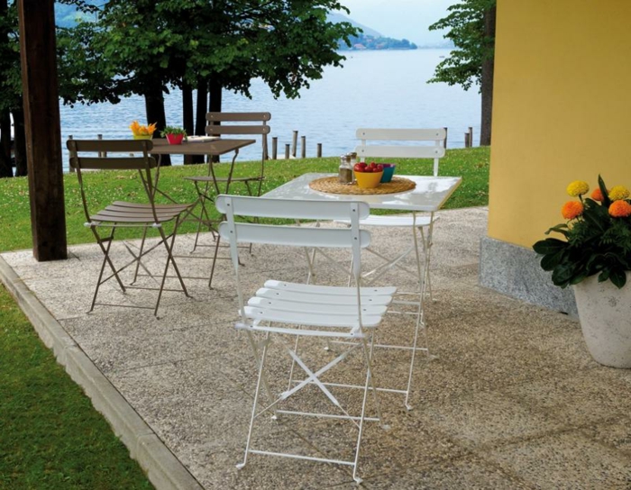 table-pliante-pas-cher-chaises-bistrot-confortable-veranda