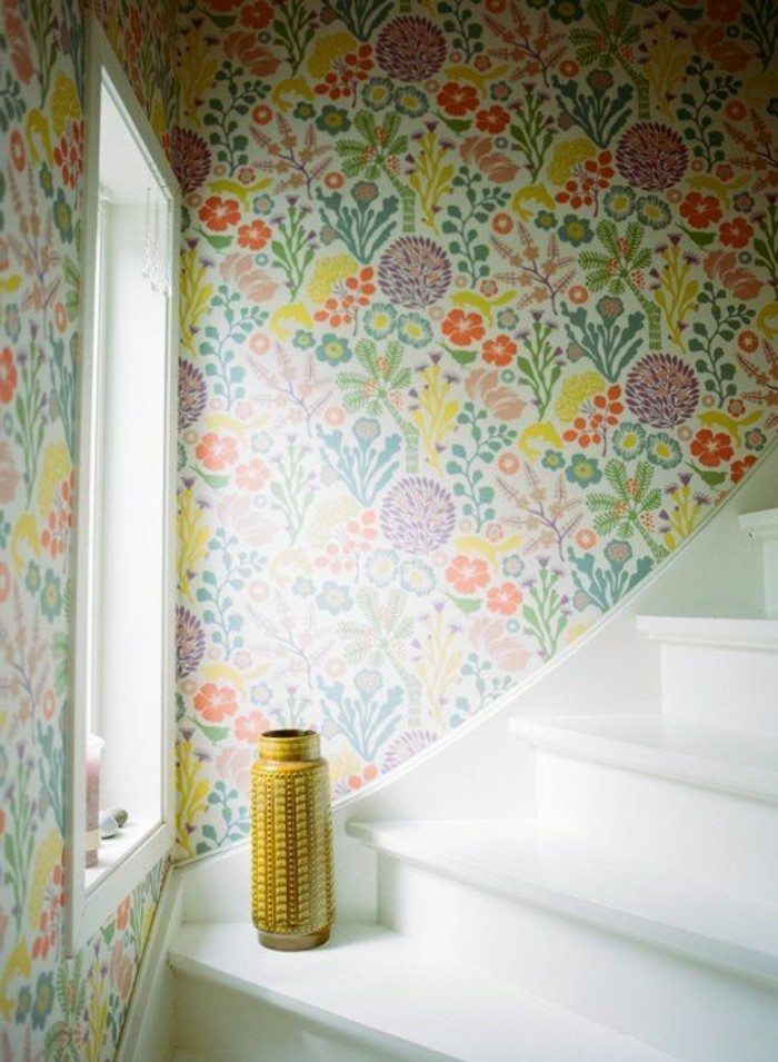 0-jolie-idee-pour-tapisserie-couloir-avec-papier-peint-pour-couloir-avec-dessif-floral
