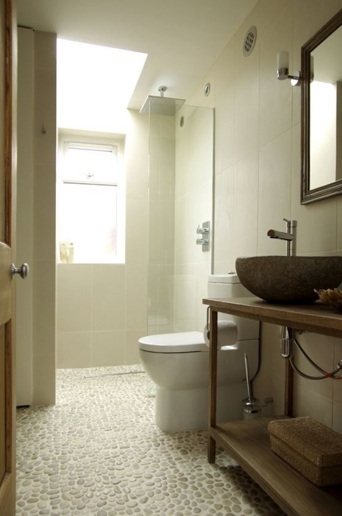 0-jolie-salle-de-bain-lumineuse-carreaux-mosaique-mosaique-salle-de-bain-cailloux-decoratifs