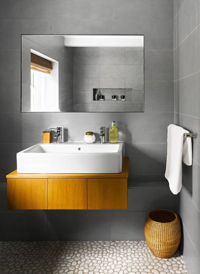 0-salle-de-bain-carrelage-gris-douche-italienne-galet-carreaux-mosaique-pour-la-salle-de-bain
