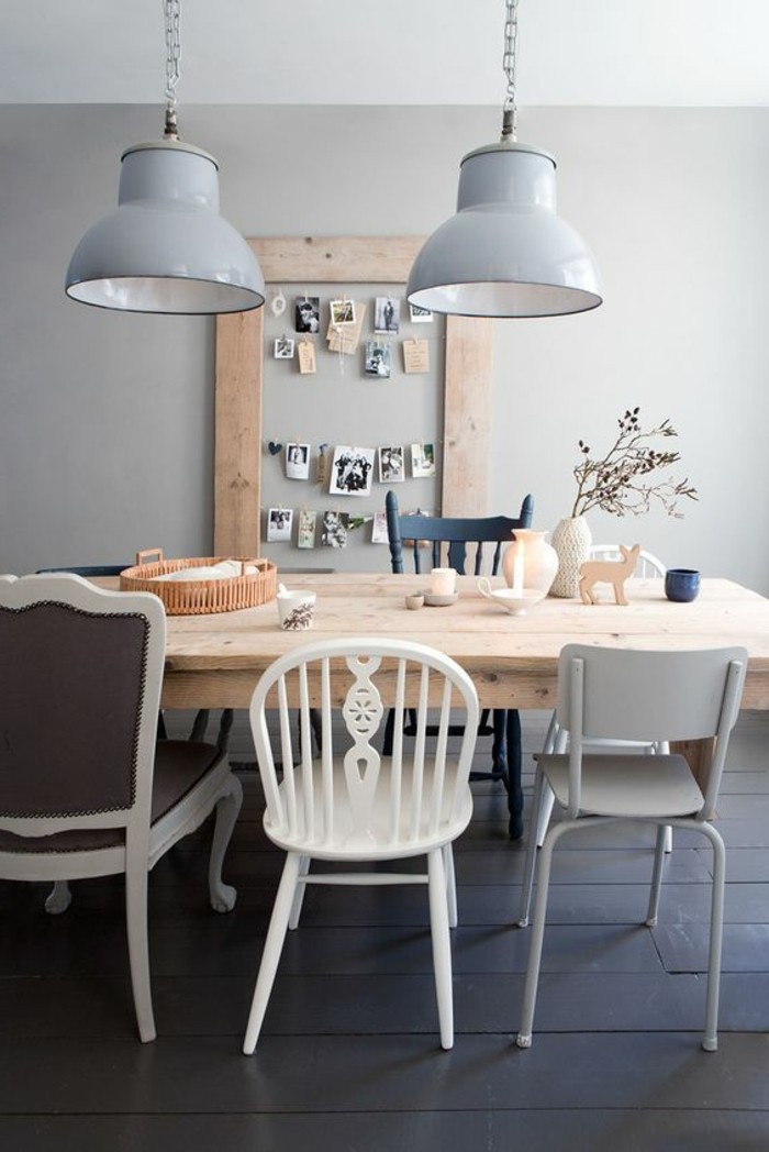 0-table-design-opour-la-salle-a-manger-table-en-bois-clair-chaises-differentes-pour-la-table