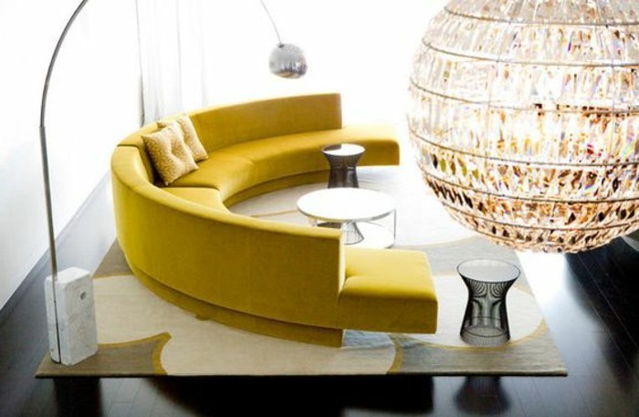 canape-jaune-de-salon-meubles-modernes-dans-le-salon-chic-fauteuil-conforama