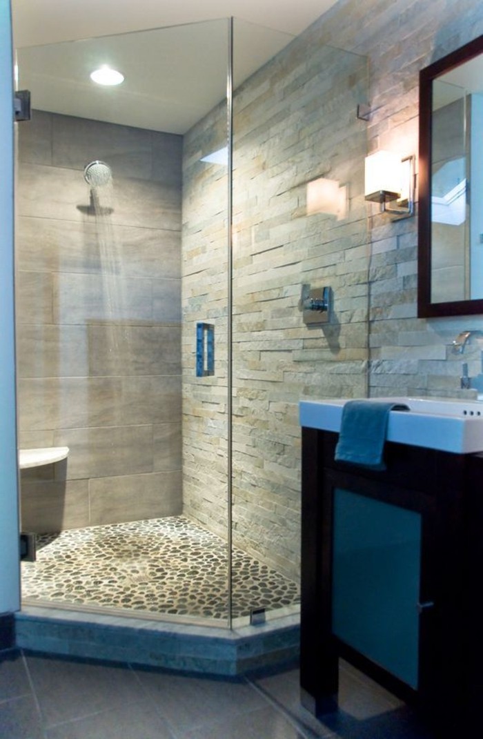 salle-de-bain-cabine-de-douche-en-verre-carreaux-mosaique-mosaique-salle-de-bain
