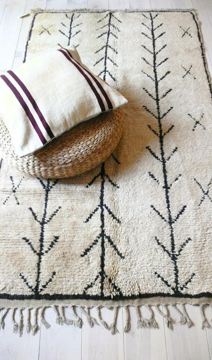 tapis-marocain-coussin-et-pouf-au-tricot