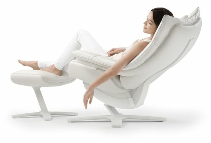 joli-fauteuil-relax-en-cuir-blanc-fauteuil-massant-pour-votre-corps