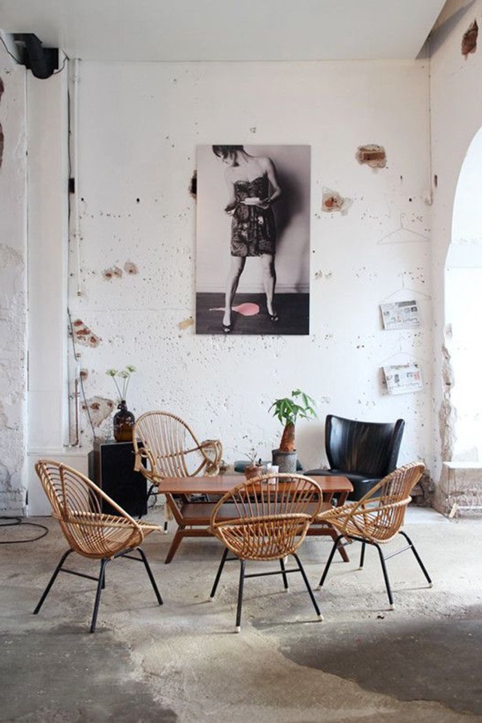 l-intérieur-design-fauteuil-rotin-vintage-cool-idée-aménagement-salon-l-amenager-bien