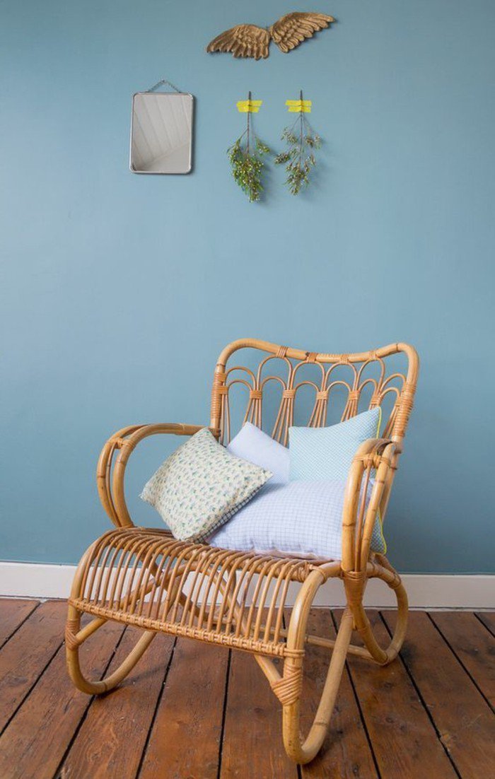 les-meilleurs-fauteuils-rotin-meuble-rotin-chaise-rotin-design-osier-meuble-rustique-bleu-mur