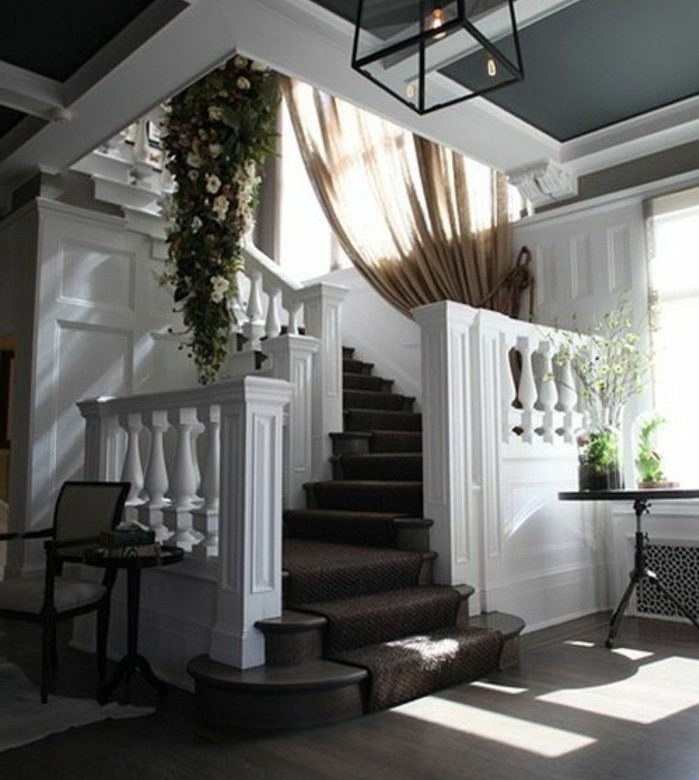 escalier-moderne-idée-escalier-en-blanc-joli-modele-escalier-avec-balustrade
