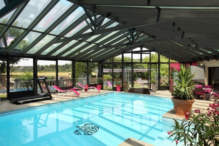 suggestion-veranda-alu-remarquable-couverture-de-piscine-avec-coin-spa-et-sport