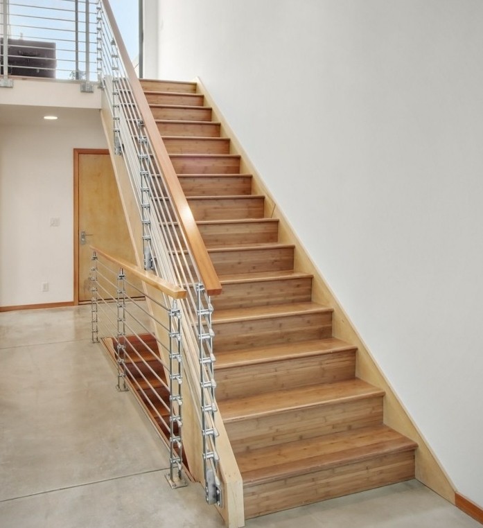escalier-moderne-escalier-style-simple-en-bois-clair