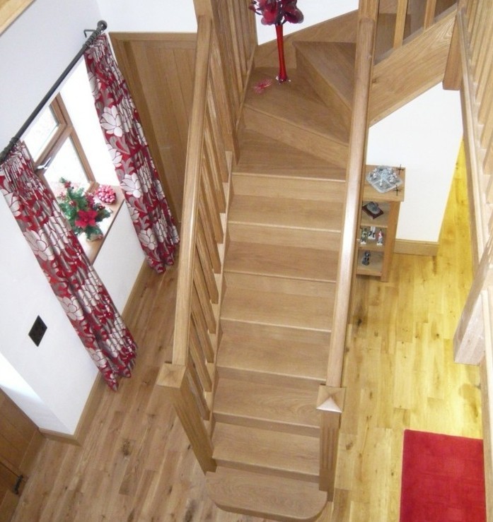 escalier-moderne-escalier-mignon-escalier-quart-tournant-haut-en-bois
