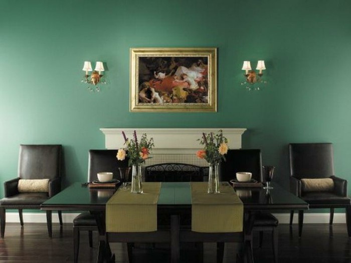 decoration-salle-a-manger-verte-meubles-en-bois-design-simple-et-élégant-chaises-en-cuir-table-en-bois