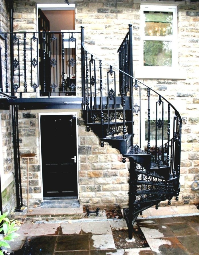escalier-colomaçon-exterieur-design-escalier-metal-exterieur