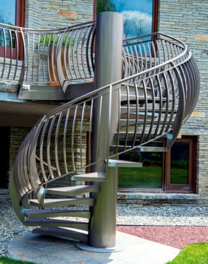 escalier-exterieur-en-acier-design-extraordinaire-escalier-helicoidal