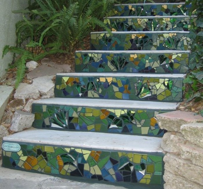escalier-exterieur-escalier-jardin-en-mosaique
