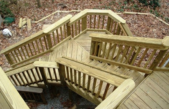 escalier-extérieur-bois-escalier-tournant-design-simple